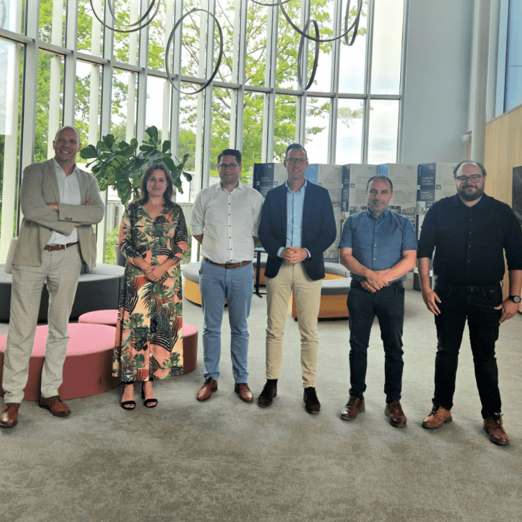 Minister Rob Beenders bij Vanderstraeten